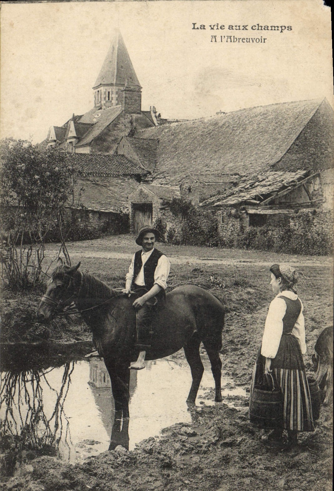 CPA Folklore La vie aux champs A l'abreuvoir Cheval 