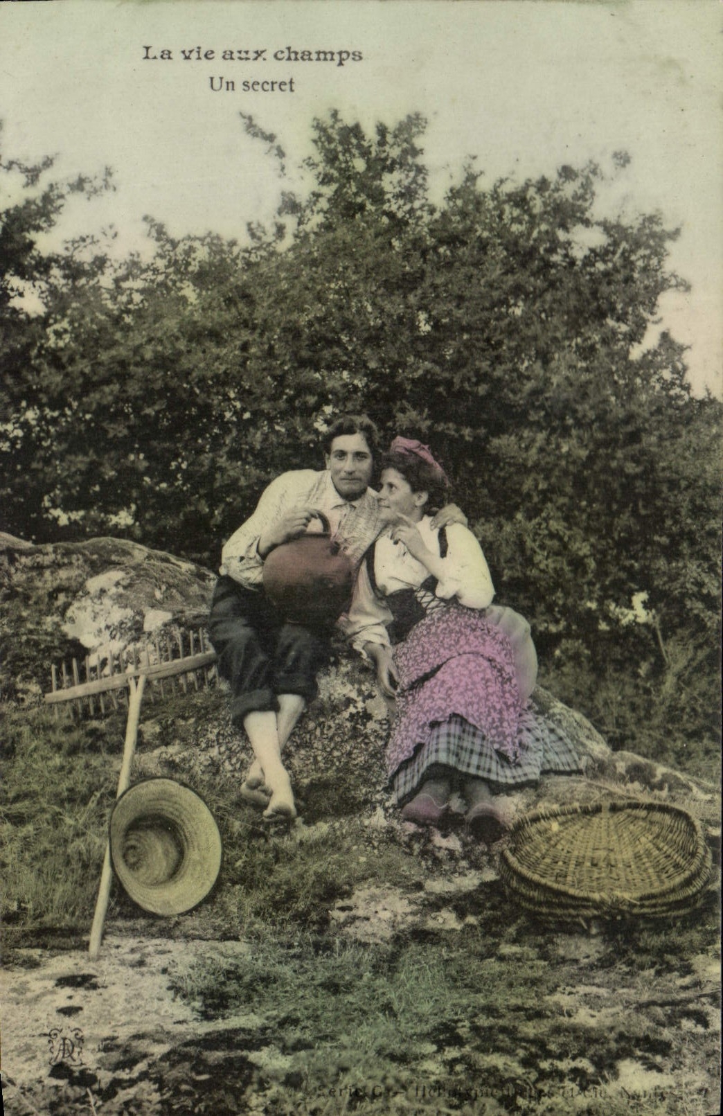 CPA Folklore La vie aux champs Un secret