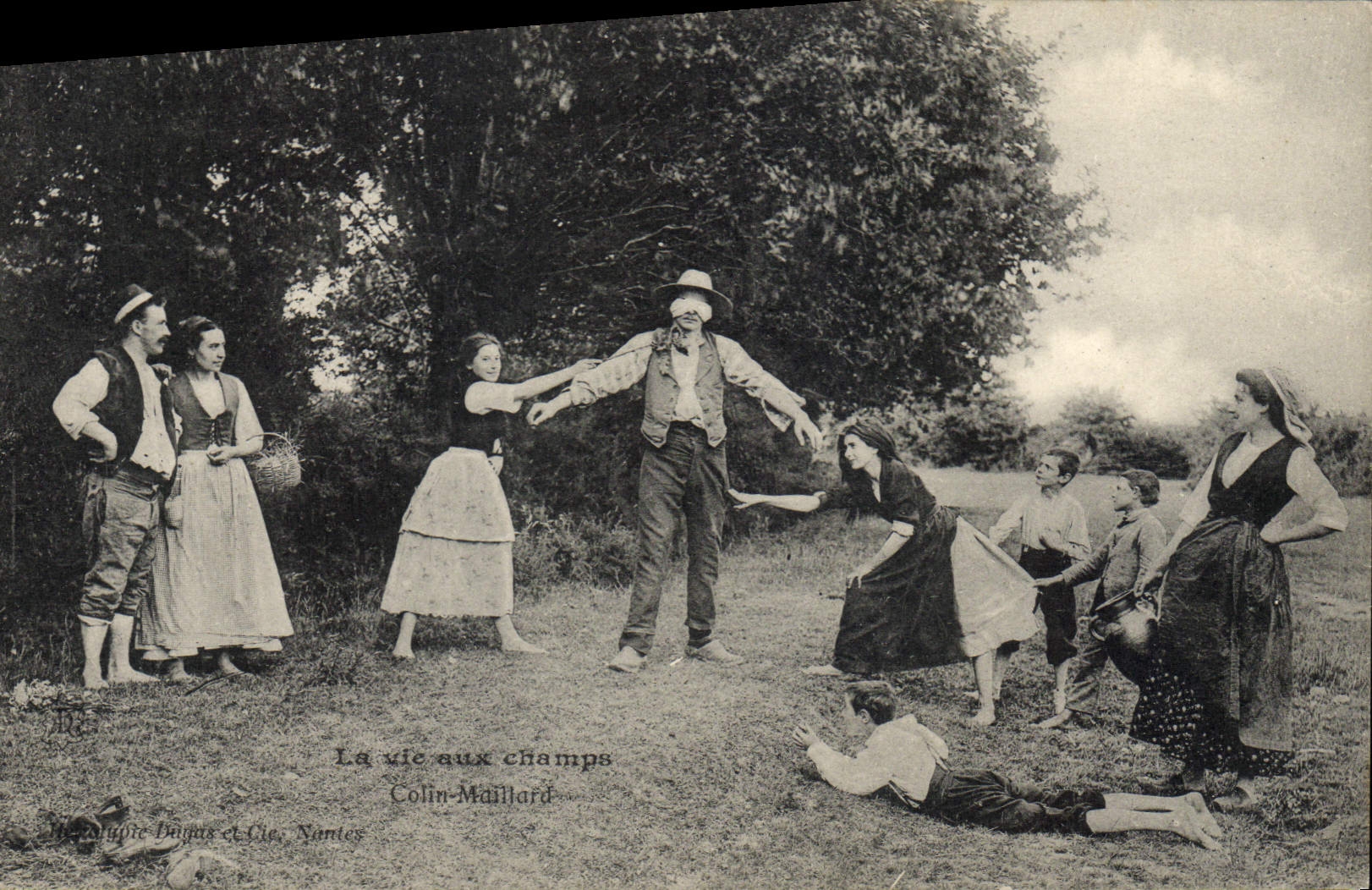 CPA Folklore La vie aux champs Colin maillard 