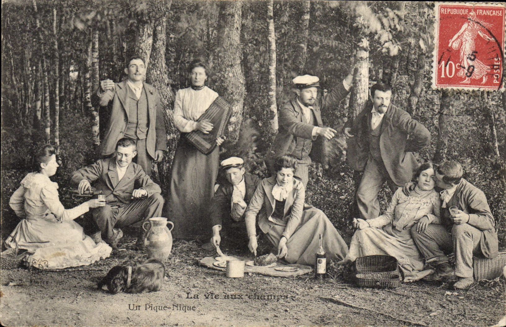 CPA Folklore La vie aux champs Un pique nique 