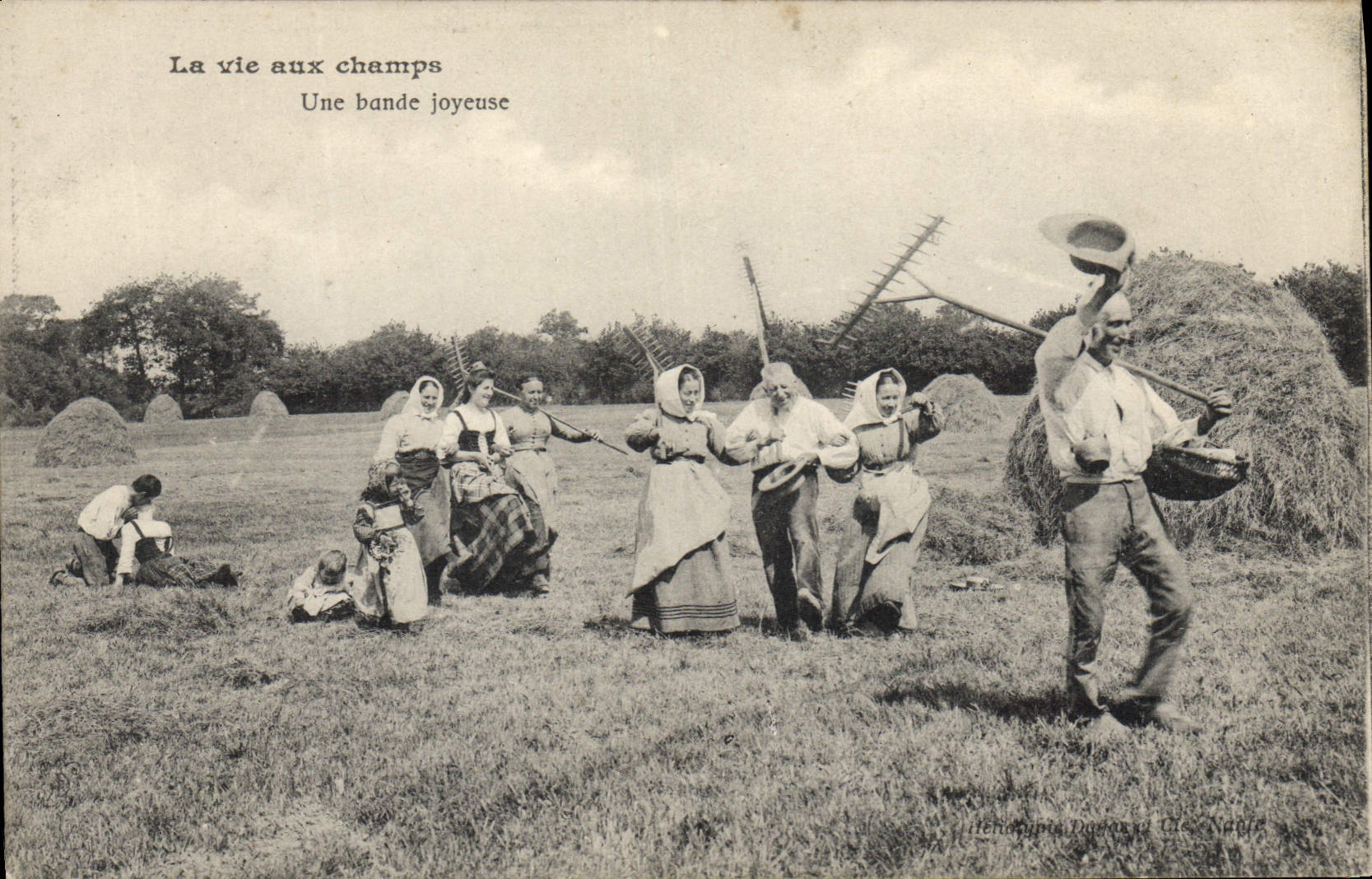 CPA Folklore La vie aux champs Une bande joyeuse