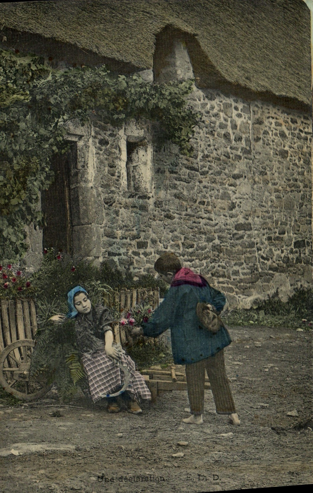 CPA Folklore Une declaration Enfants