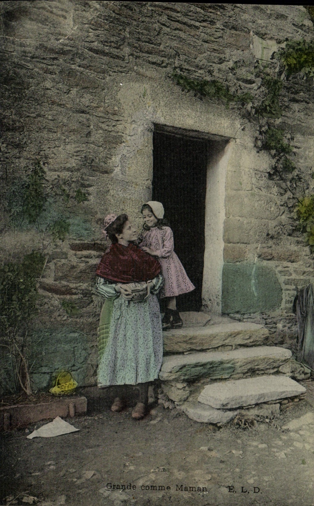 CPA Folklore Grande comme maman