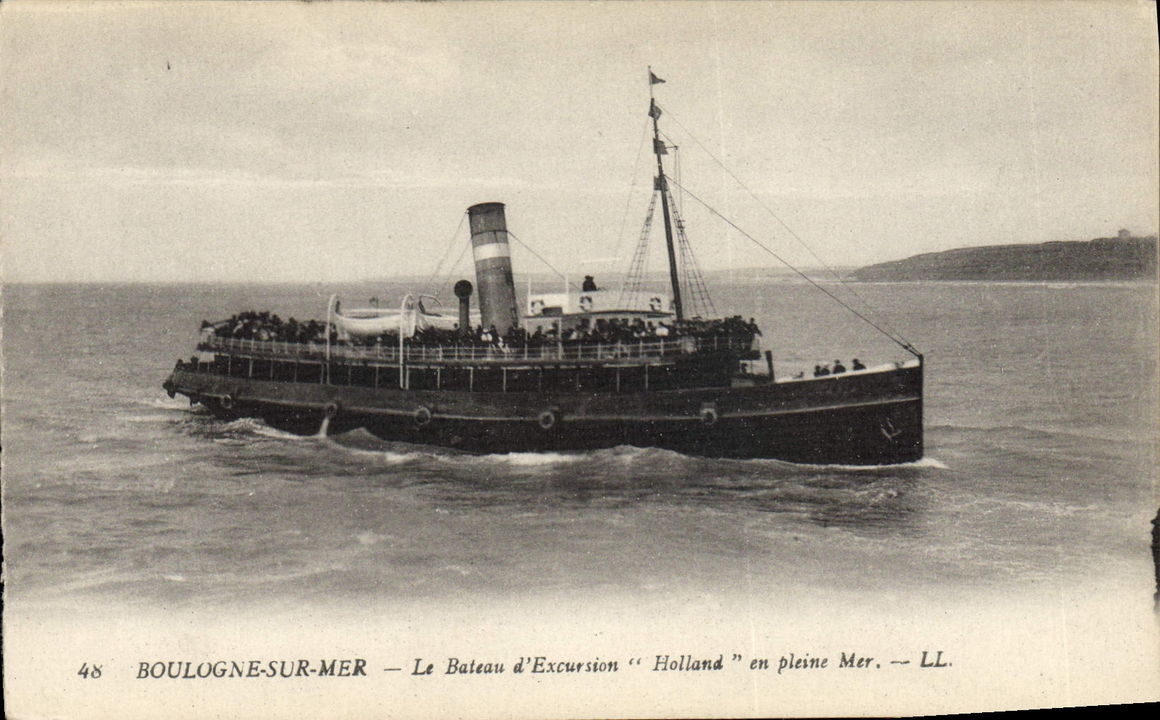 Boulogne-sur-Mer — Le Bateau d'Excursion "Holland" en pleine Mer — LL. — N° 48
