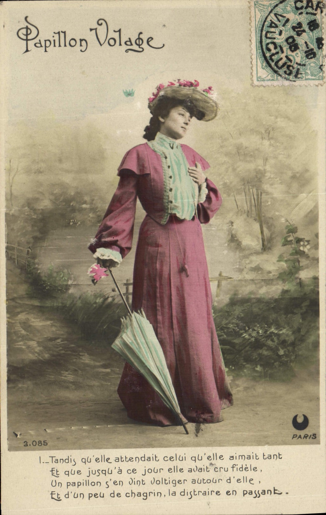 Femme en robe rose et chapeau fleuri — Papillon Volage — éditeur Paris, n° 3.085