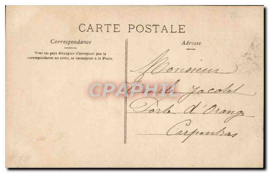 Femme en robe rose et chapeau fleuri — Papillon Volage — éditeur Paris, n° 3.085 — Reverso