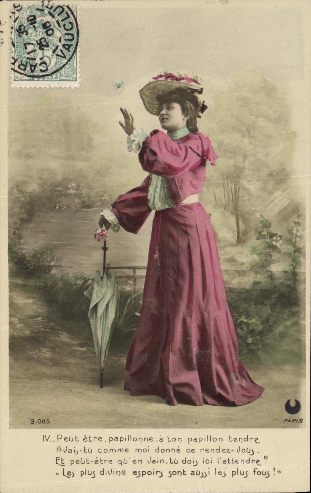 Femme en robe rose et chapeau fleuri — poème romantique — Paris, n° 3.065