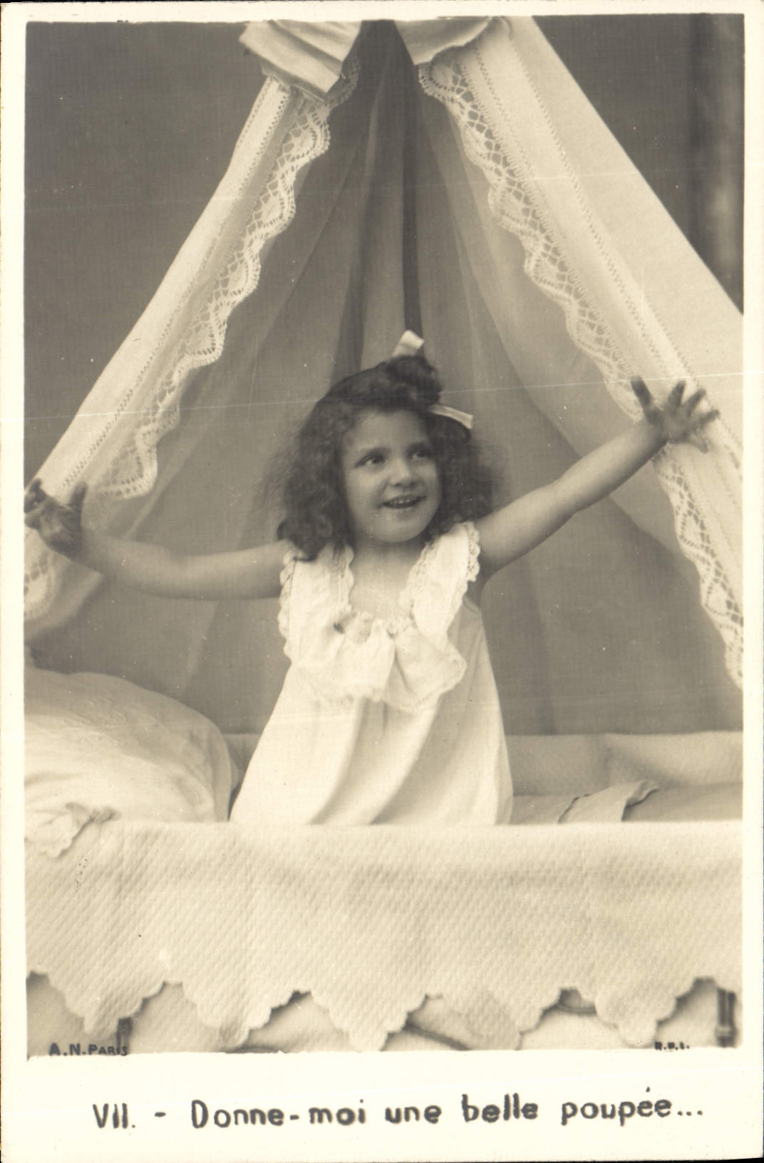 CPA Fantaisie Enfant Poupee