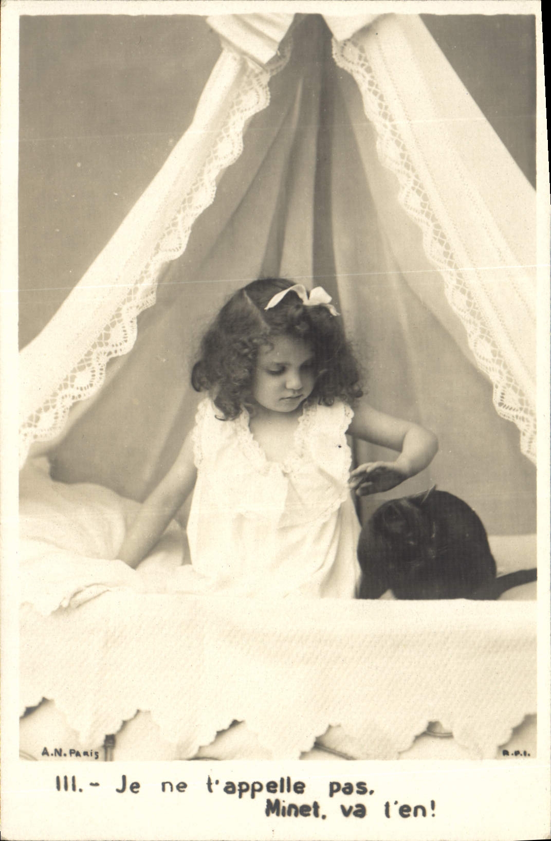 CPA Fantaisie Enfant Chat Chaton