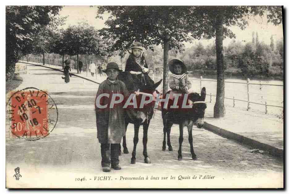 CPA Ane Mule Vichy Promenade a anes sur les quais de l'Allier 