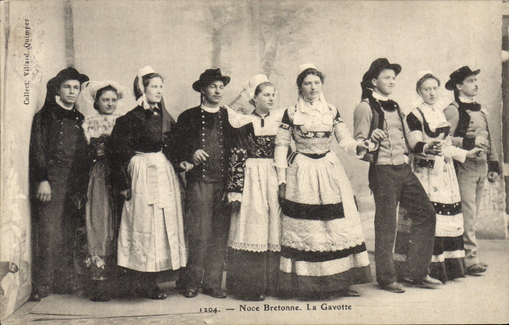 CPA Folklore Noce bretonne La Gavotte Mariage 