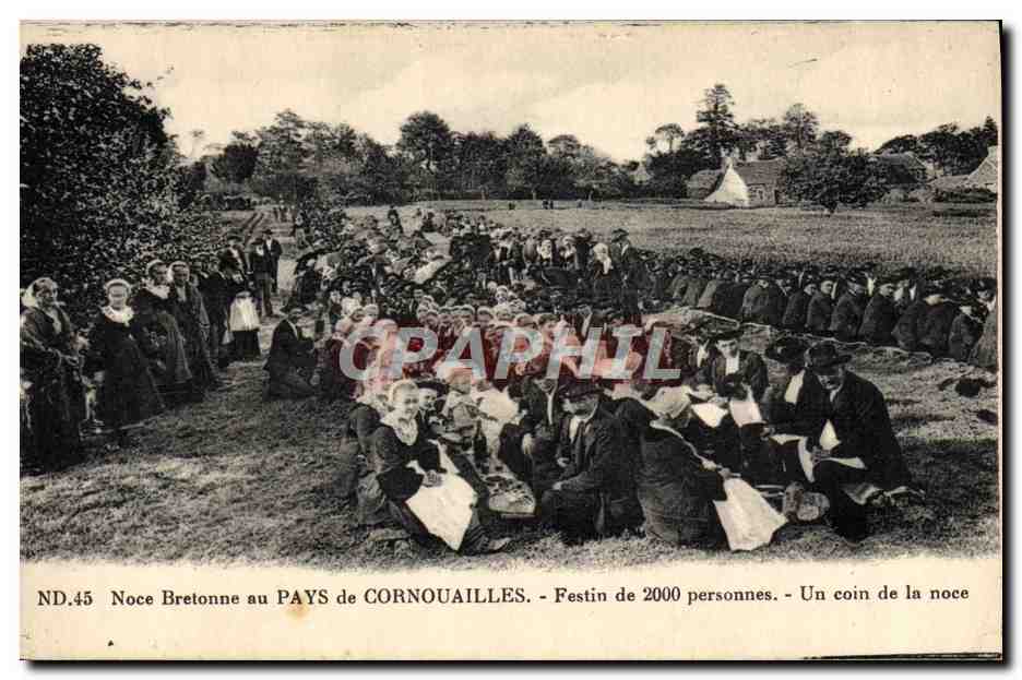 CPA Folklore Noce bretonne au Pays de Cornouailles Festin de 2000 personnes Un coin de la noce 