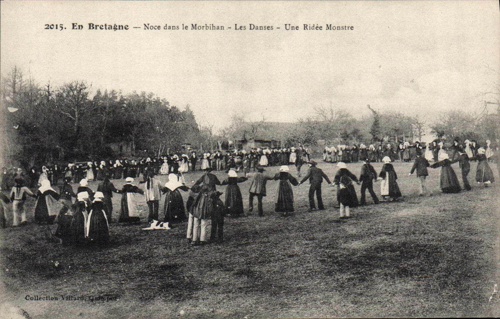 CPA Folklore Bretagne Noce dans le Morbihan Les danses Une ridee monstre Mariage 