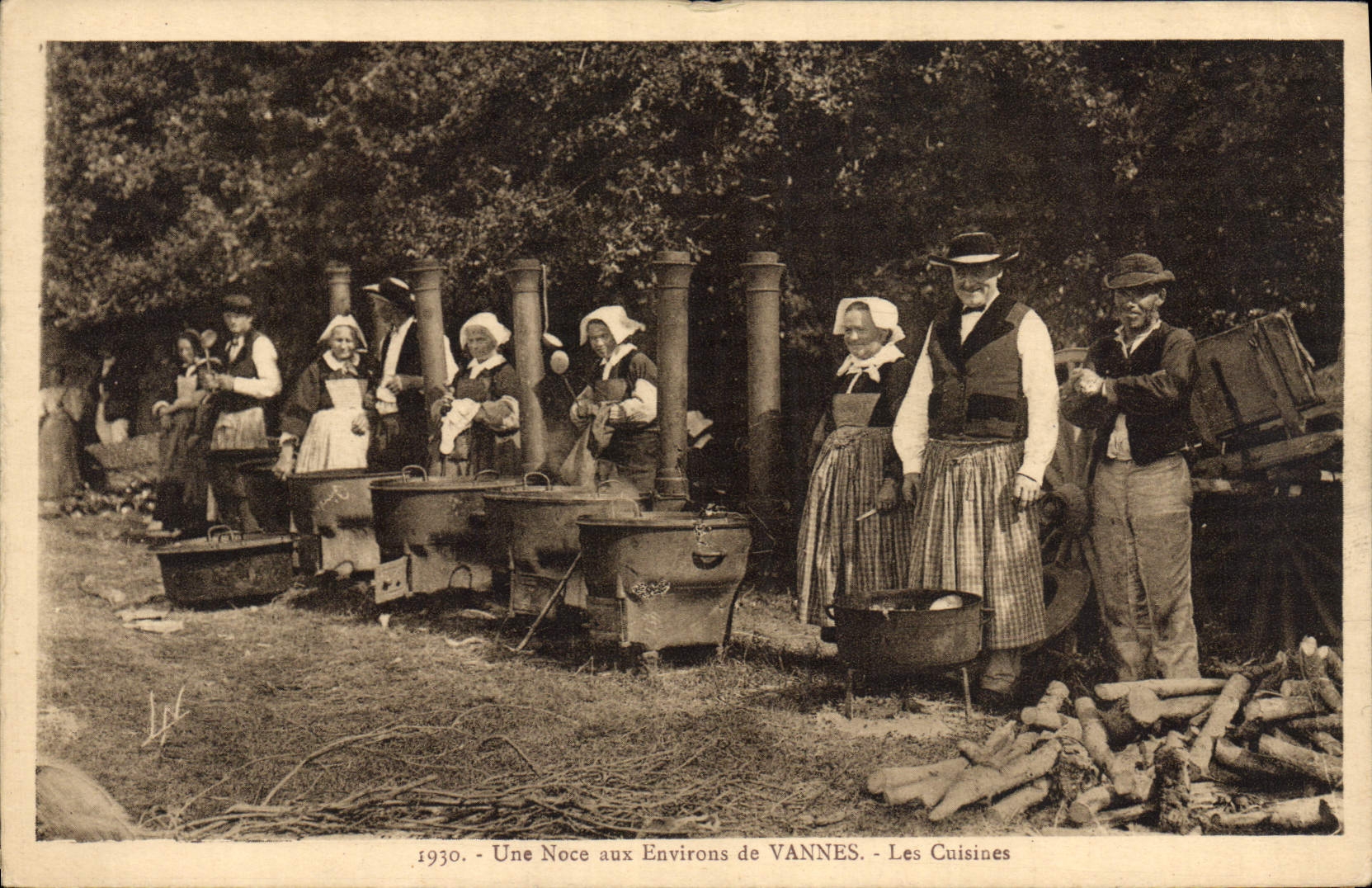 CPA Folklore Une noce aux environs de Vannes les cuisines