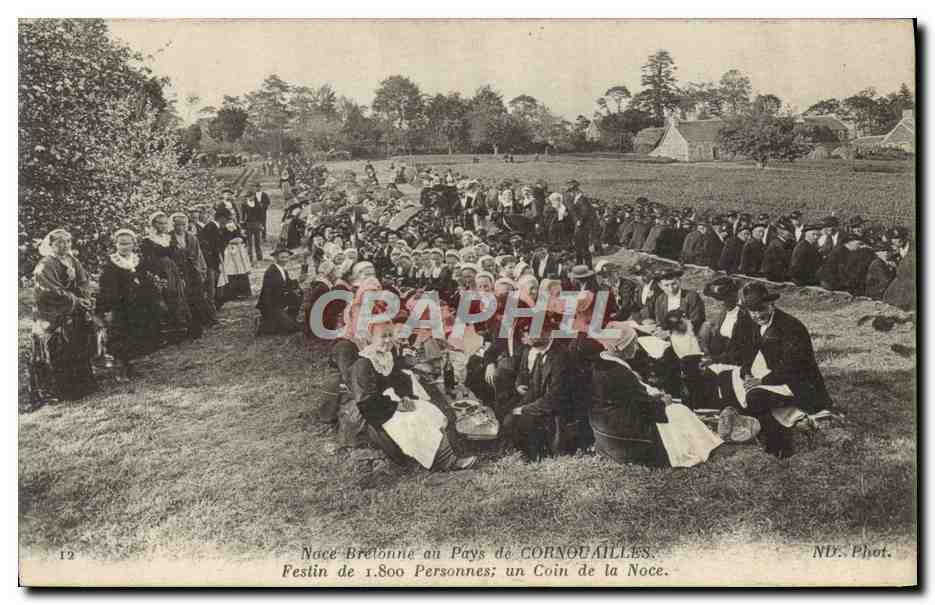 CPA Folklore Noce bretonne au paus de Cornouailles Festin de 1800 personnes un coin de la noce Mariage 