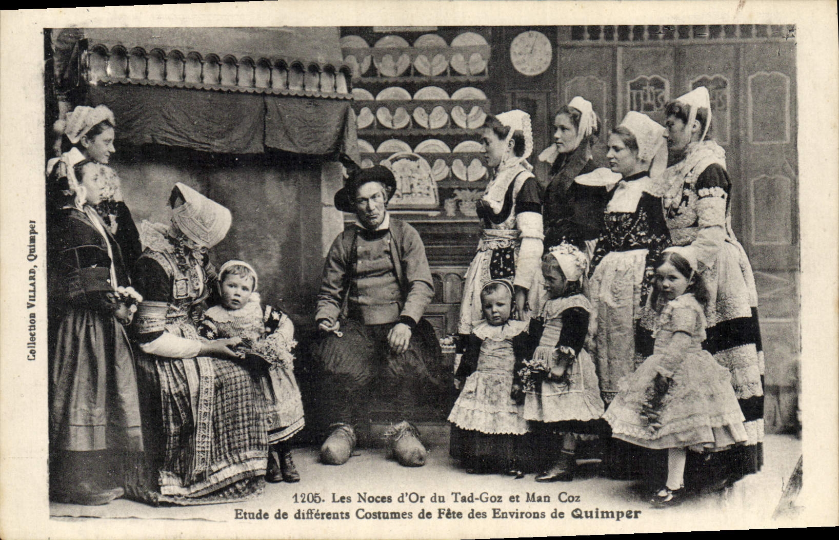 CPA Folklore Les noces d'or du Tad Coz et Man Coz Etude de differents costules de fete aux environs de Quimper 