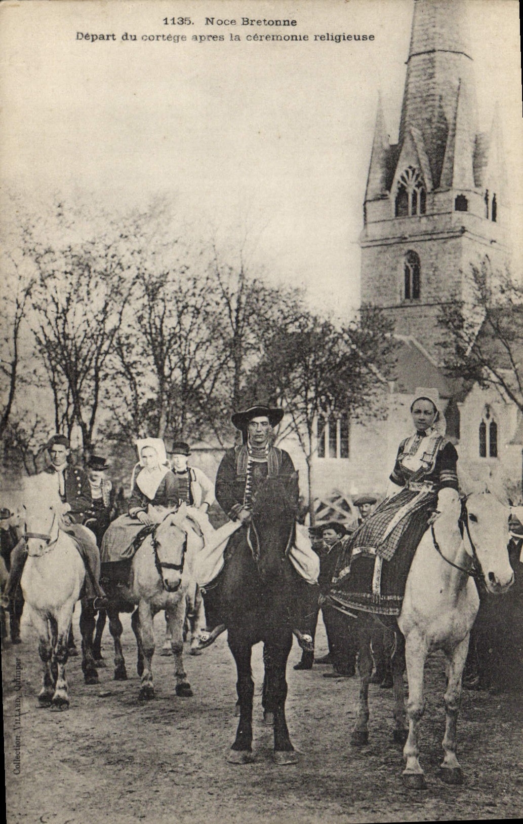 CPA Folklore Noce bretonne Depart du cortege apres la ceremonie religieuse Mariage 