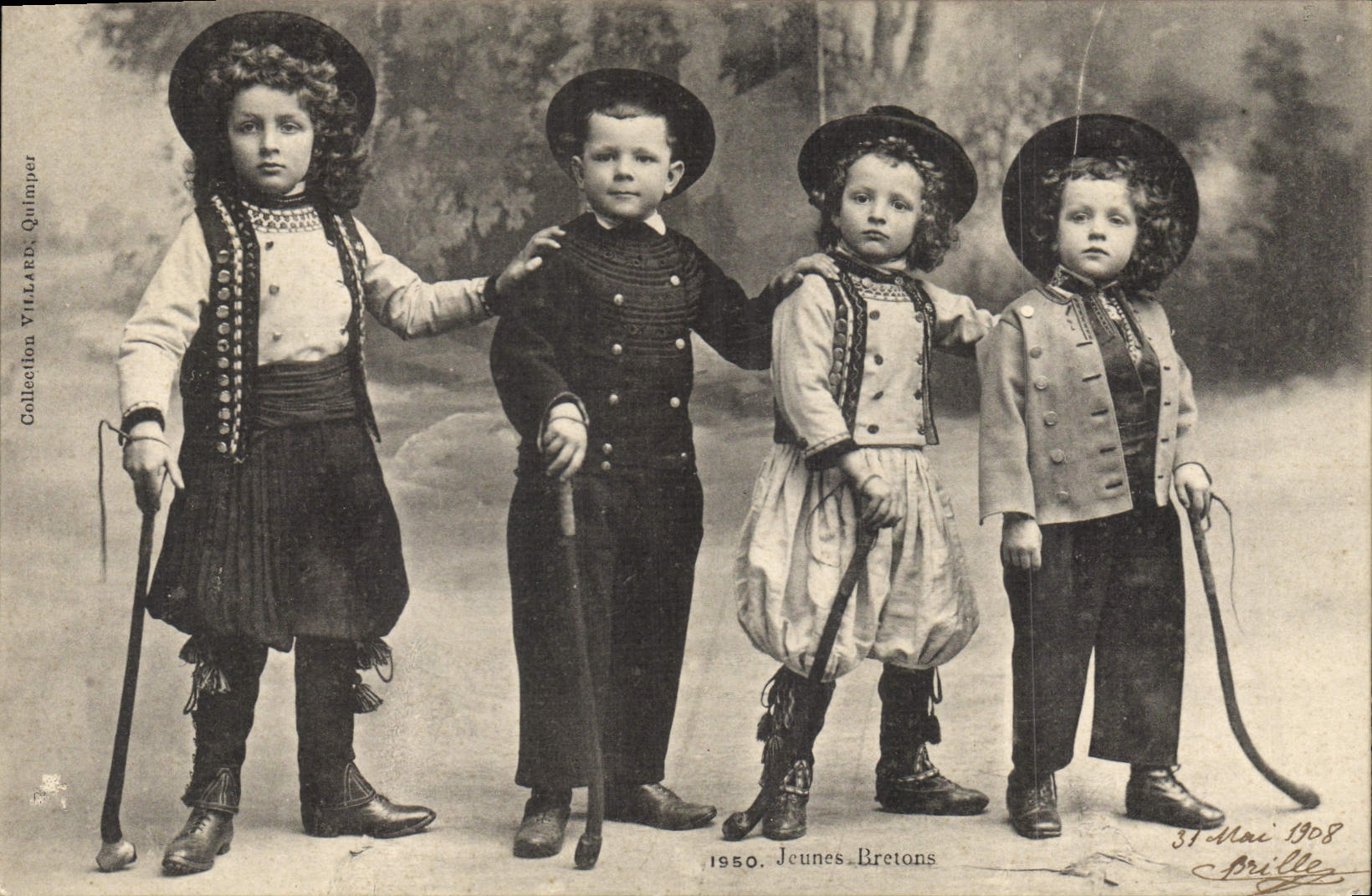 CPA Folklore Jeunes Bretons Enfants 