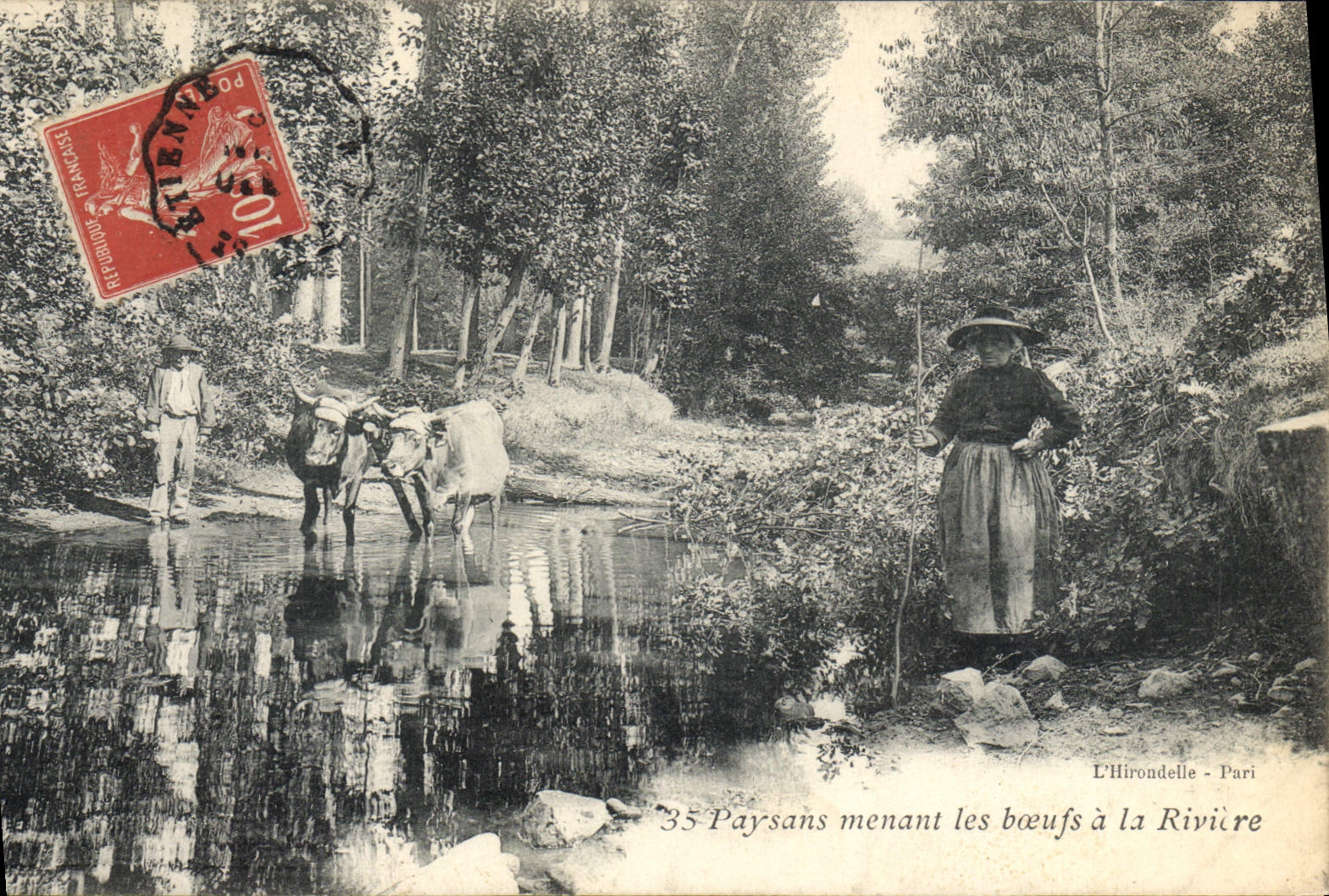 CPA Folklore Paysans menant les boeufs a la riviere 