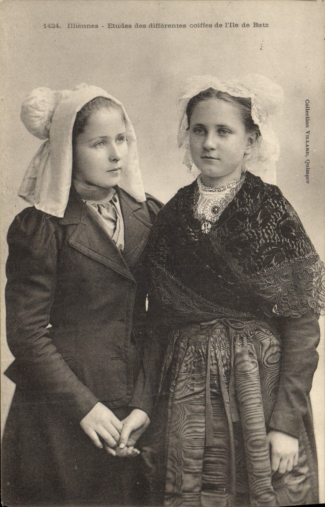 CPA Folklore Illiennes Etudes des differentes coiffes de l'ile de Batz 