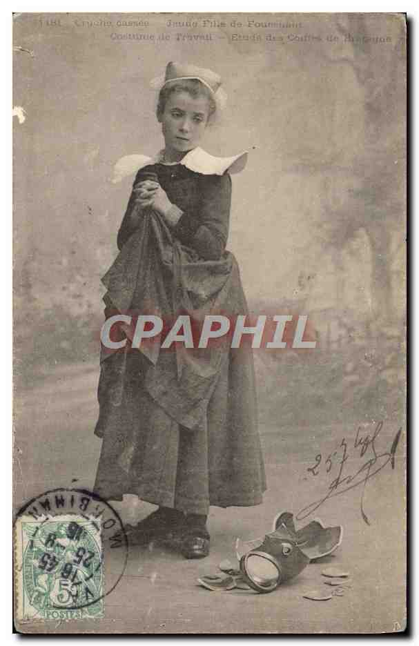 CPA Folklore Jeune fille de Fouesnant Costume de travail Coiffes