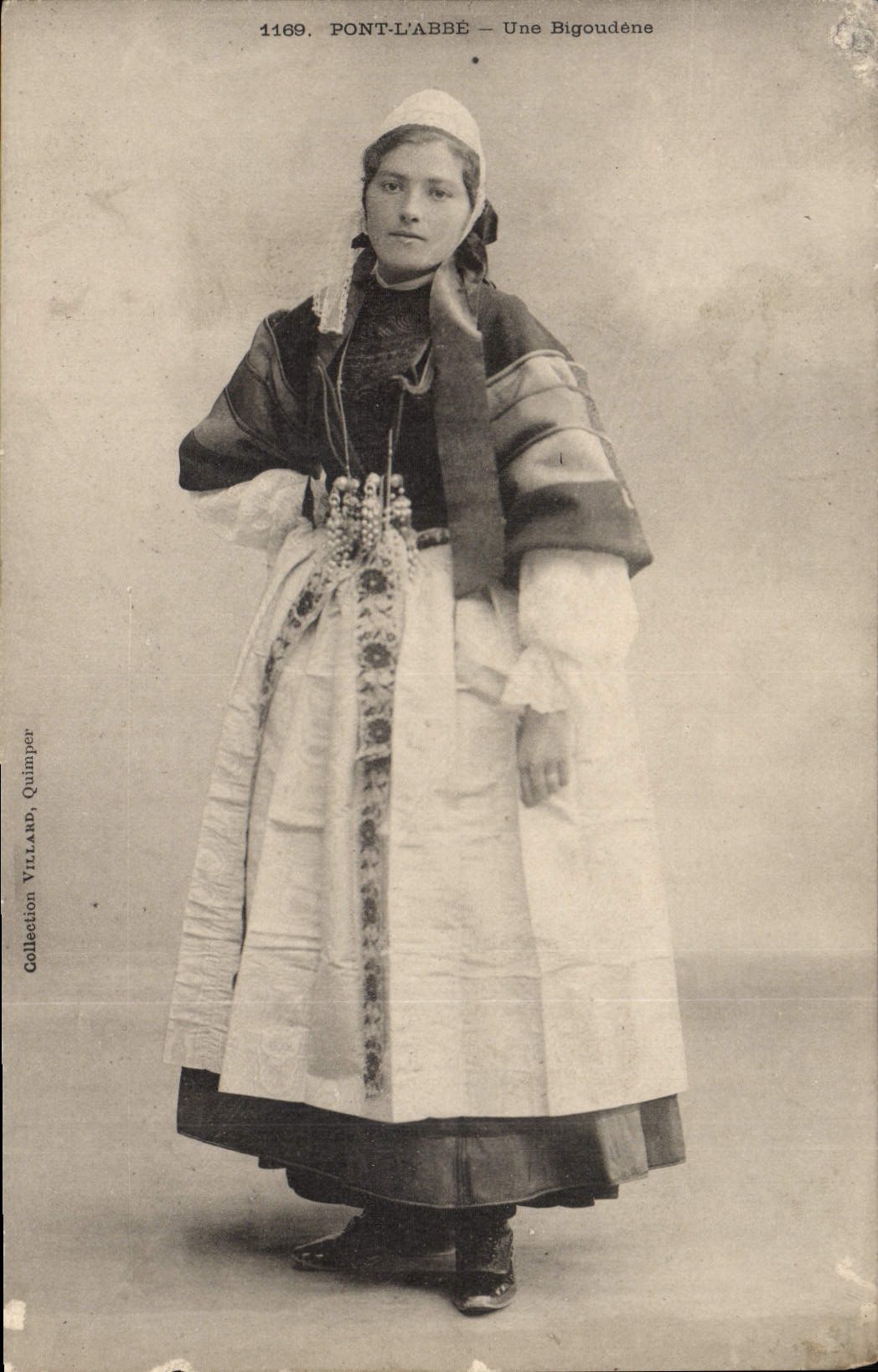 Pont-L'Abbé — Une Bigoudène — Collection Virland, Quimper