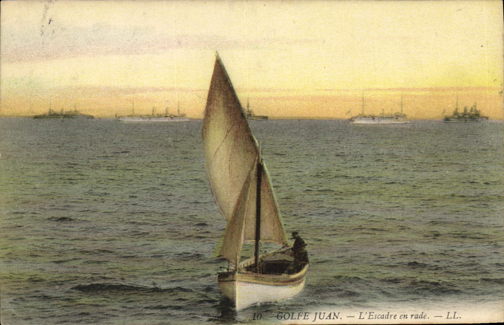 CPA Bateau Golfe Juan L'escadre en rade 