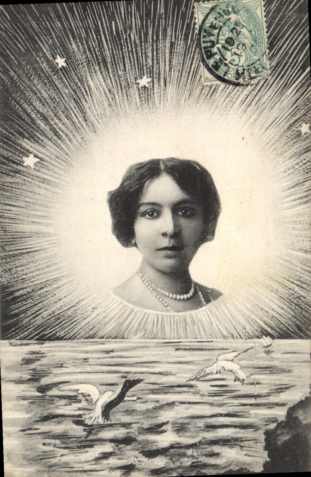 CPA Fantaisie Femme Oiseaux