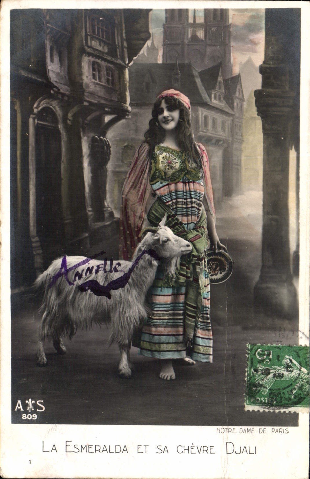CPA Chevre Notre Dame de Paris La Esmeralda et sa chevre Djali 