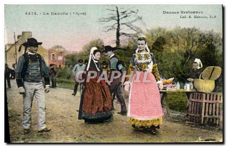 CPA Folklore La Gavotte Danses bretonnes 