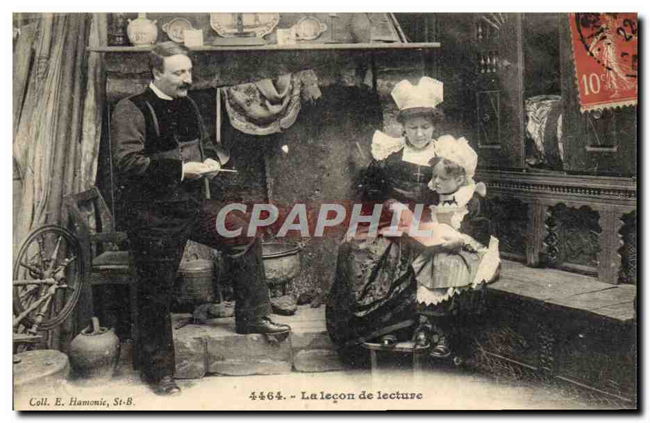 CPA Folklore Femme La lecon de lecture 