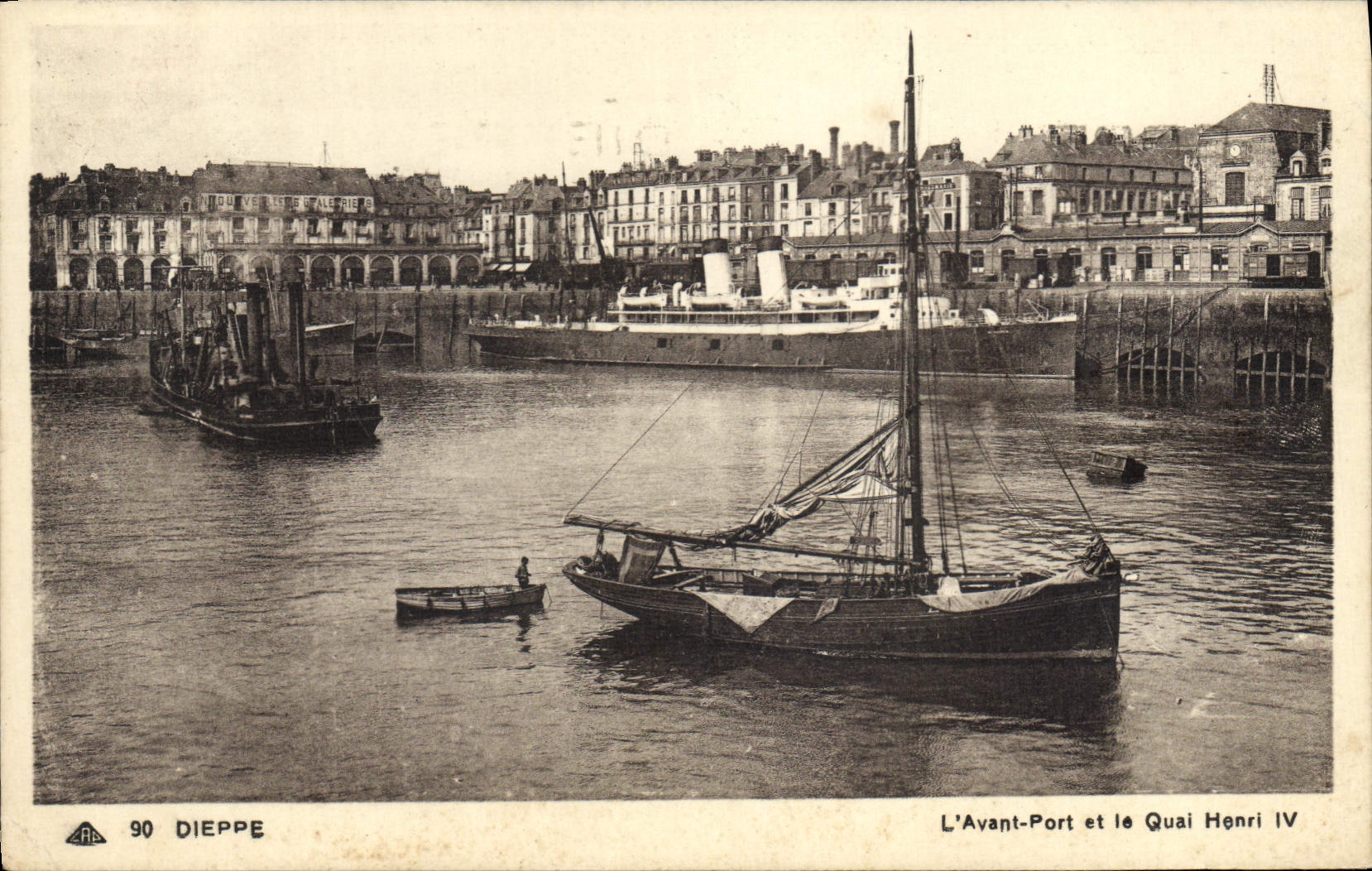 Dieppe — L'Avant-Port et le Quai Henri IV — C° des Laté Photomécaniques