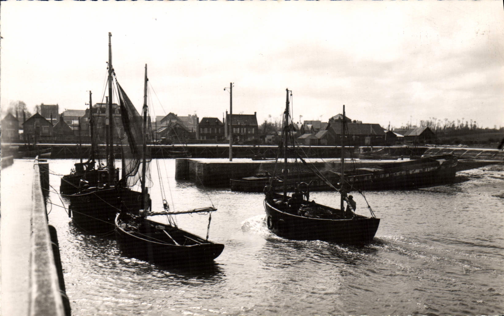 Barques de pêche normandes — Grandcamp-les-Bains (Calvados) — Édition St-Pierre, St-Pierre-Église