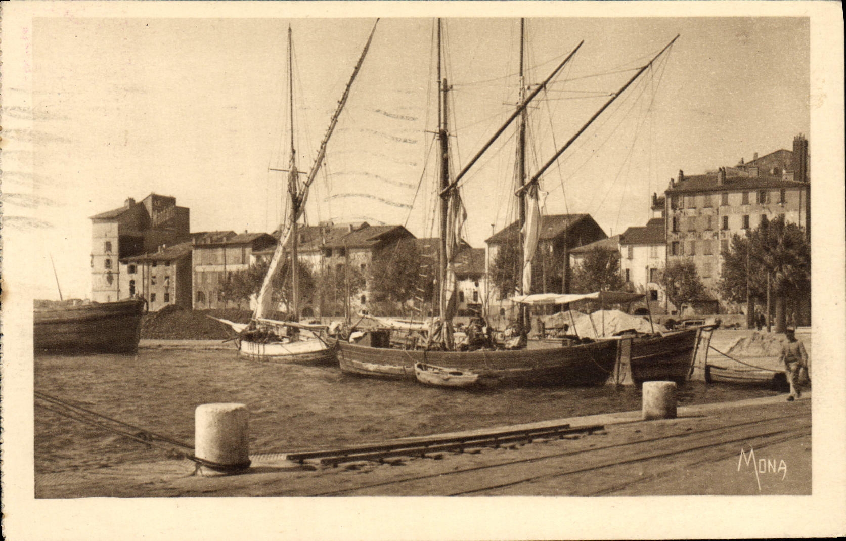 Toulon — Voiliers dans le port marchand — Éditions d'art MONA, n°1