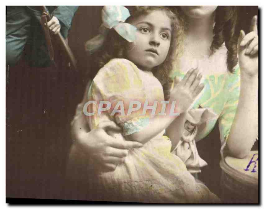 CPA Fantaisie Femme Enfant Militaria