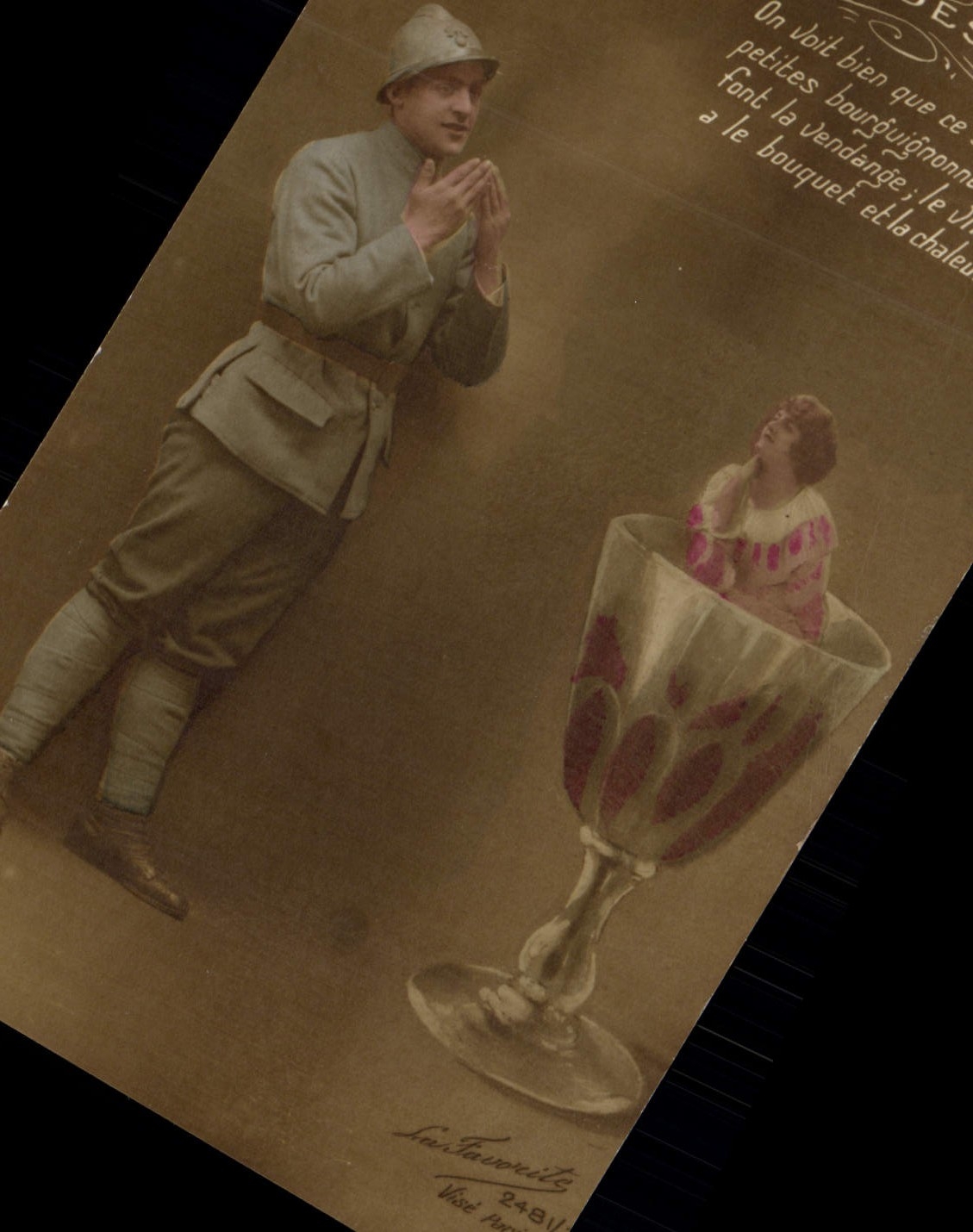 CPA Fantaisie Femme la carte des vins Militaria