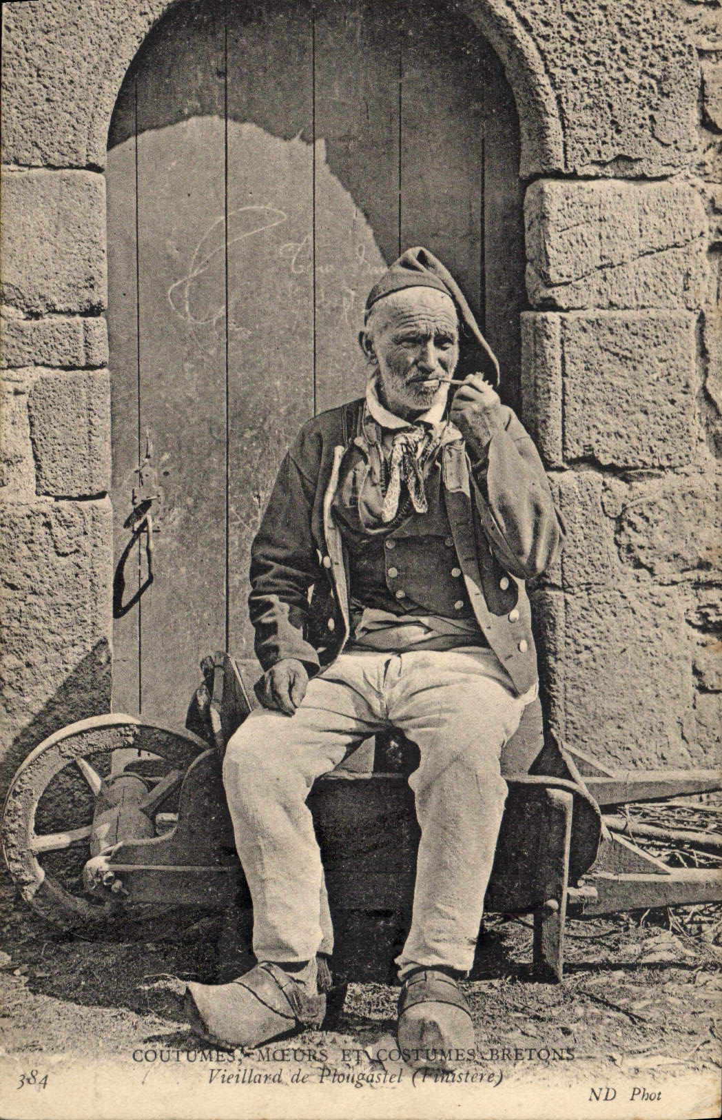 Vieillard de Ploungastel (Finistère) — costumes et mœurs bretons — ND Phot
