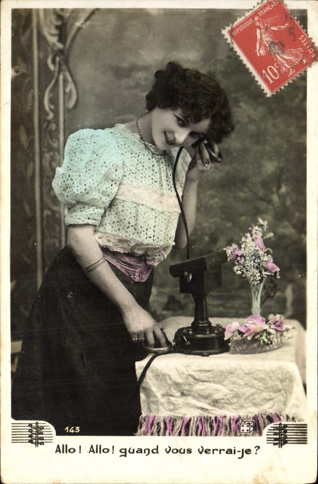 Jeune femme au téléphone — scène de correspondance — éditeur inconnu, n° 143