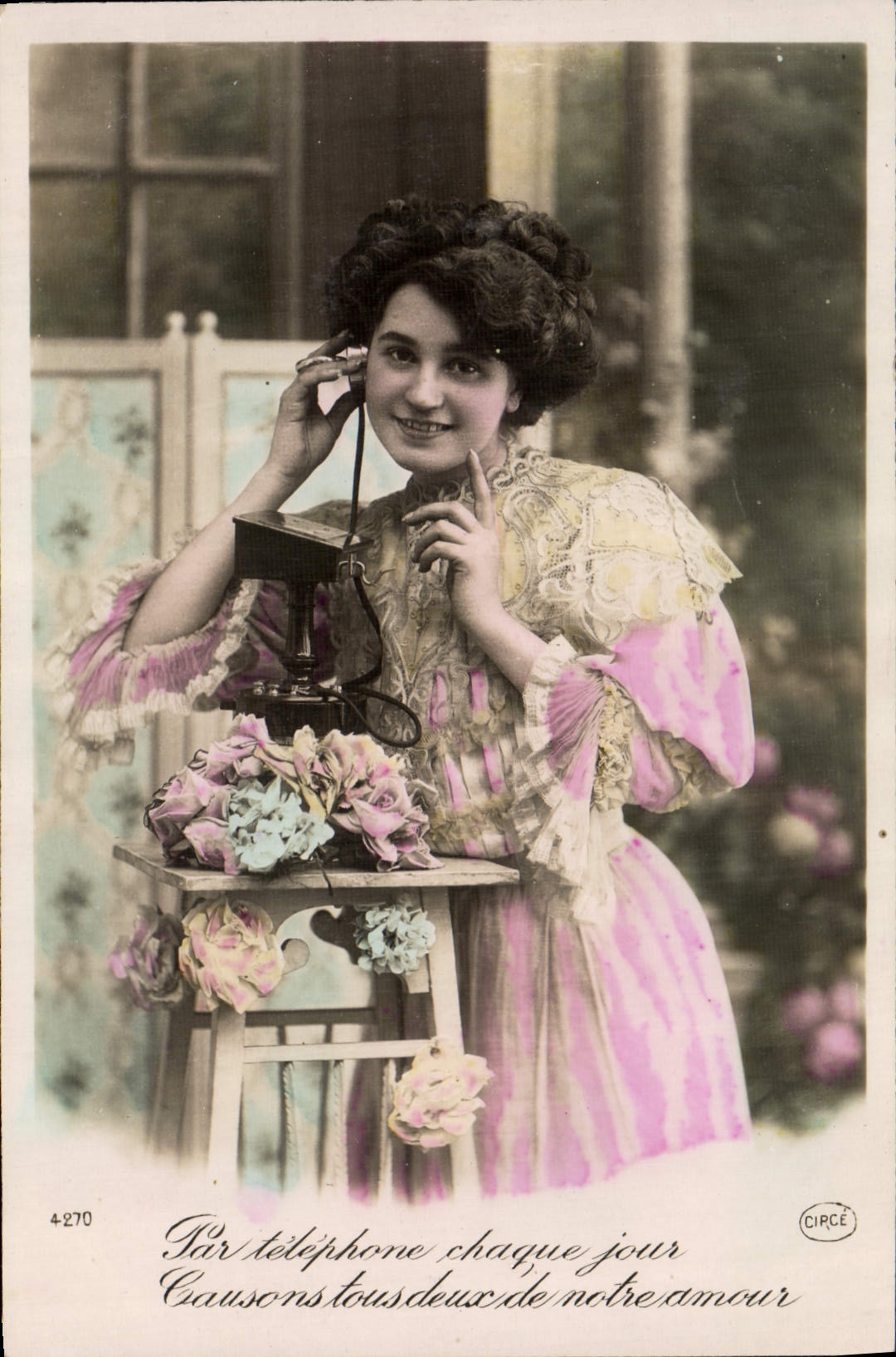 Jeune femme au téléphone — texte amoureux — CIRCÉ, n° 4-270