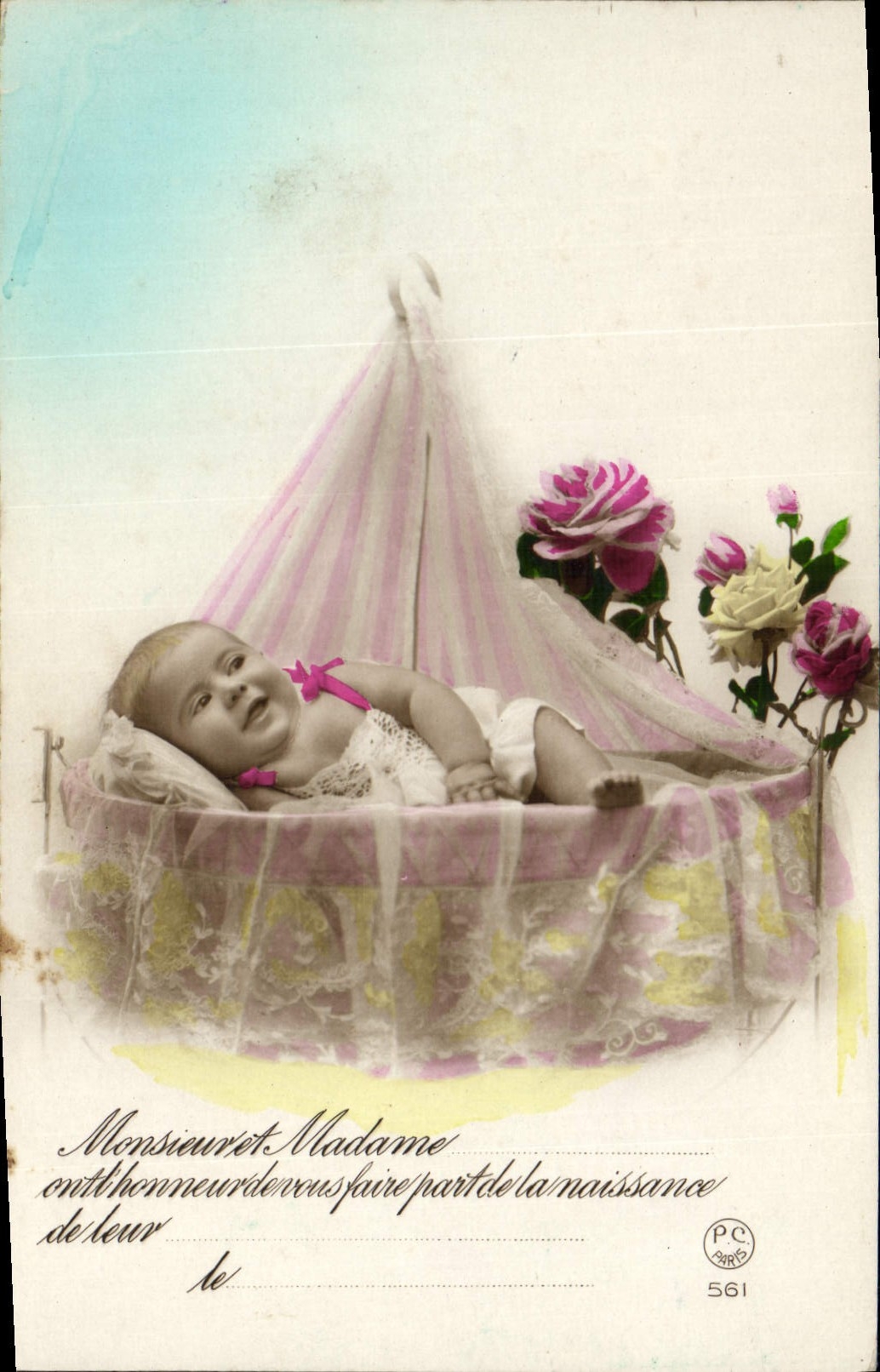 Nouveau-né dans une poupée — carte postale de naissance — PC Paris n°561