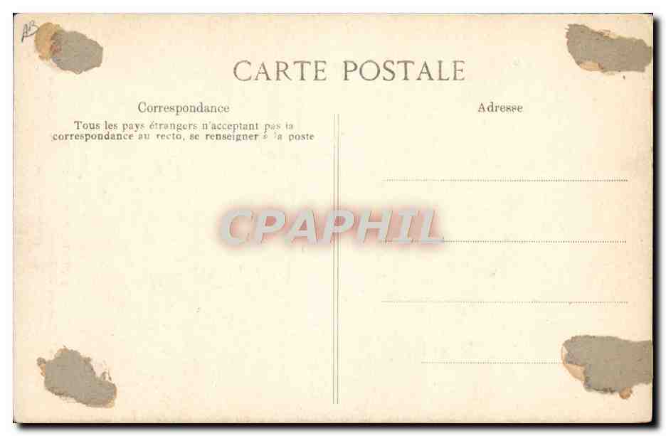 CPA Folklore Bretagne Environs de Roscoff Vieille memere de l'ile de Batz prenant sa prise Tabac — Verso