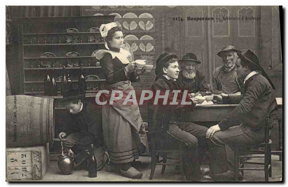 CPA Folklore Rosporden Interieur d'auberge 