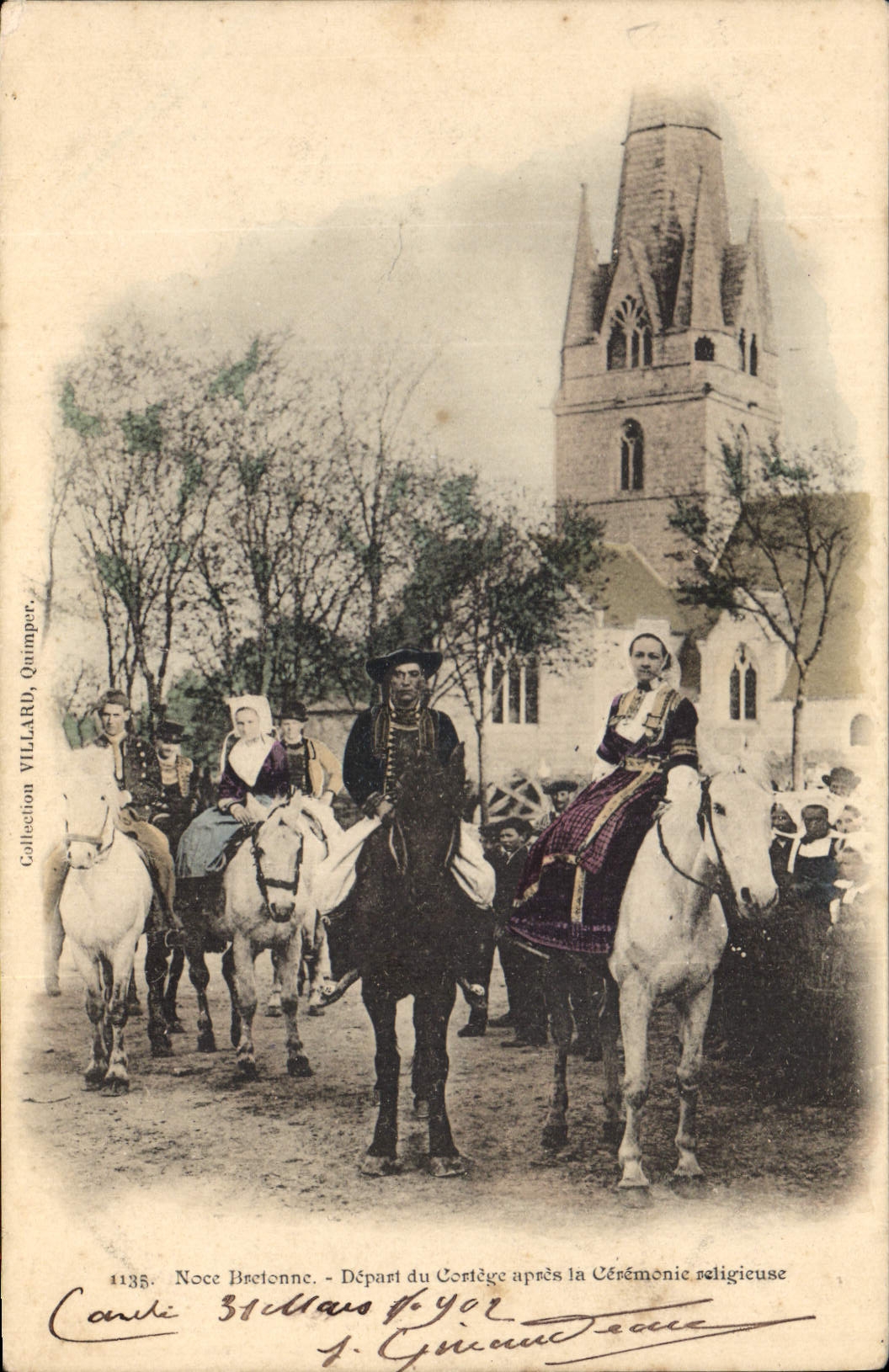 CPA Folklore Noce bretonne Depart du cortege apres la ceremonie religieuse Cheval