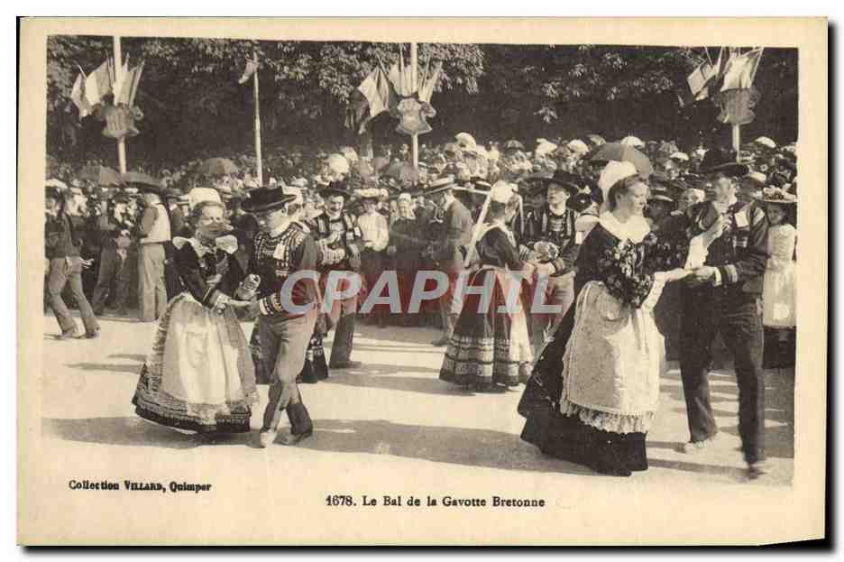 CPA Folklore Le bal de la GAvotte bretonne 