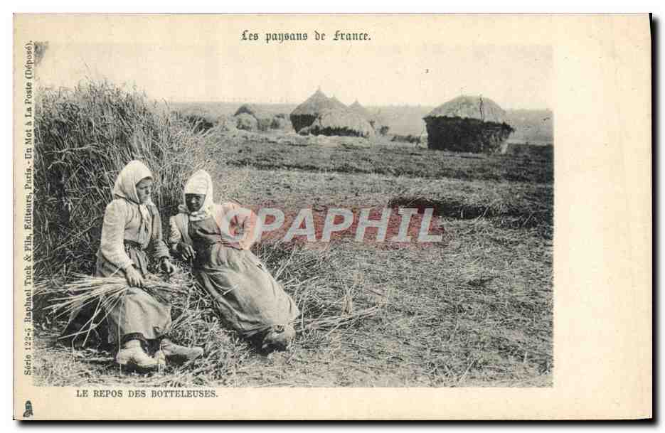 CPA Folklore Les paysans de France Le repos des botteleuses 