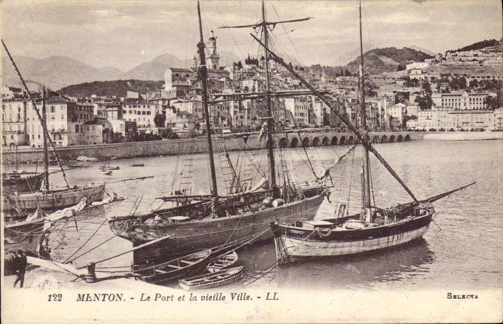 Menton - Le Port et la vieille Ville - Selecta