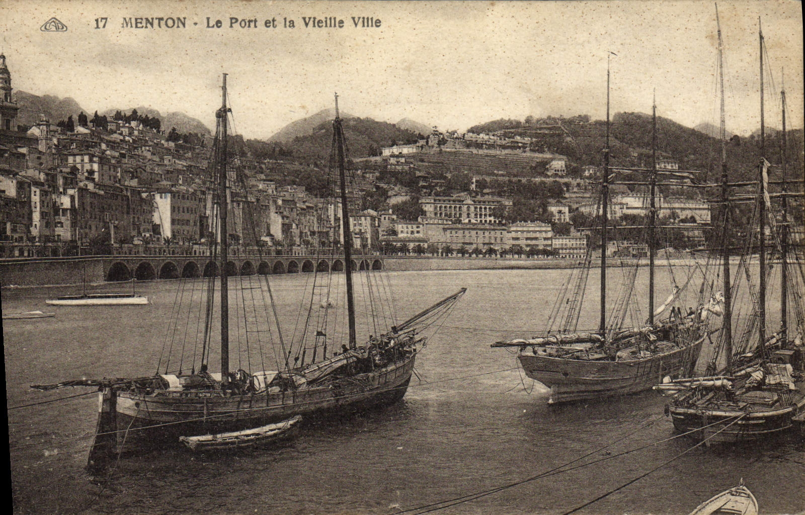 Menton - Le Port et la Vieille Ville — éditeur inconnu, n° 17