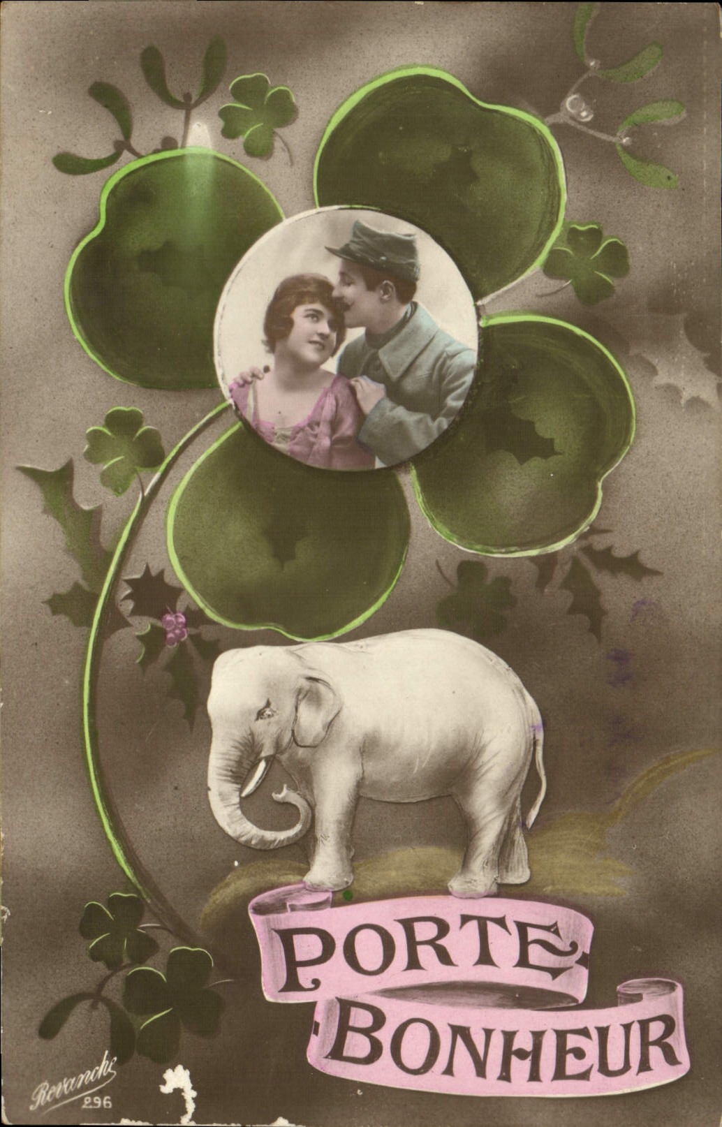 CPA Fantaisie Femme Elephant Blanc Porte Bonheur Trefle 