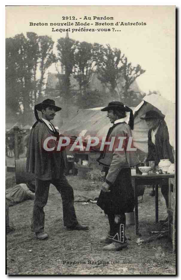CPA Folklore Au pardon Breton nouvelle mode Breton d'autrefois 