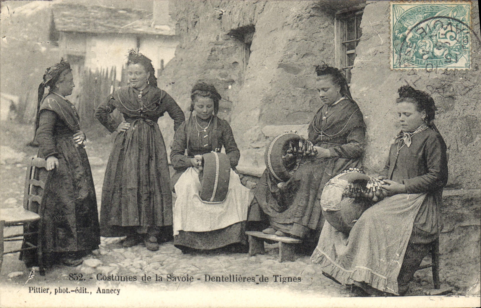 Costumes de la Savoie - Dentellières de Tignes — Pittier, phot.-édit., Annecy
